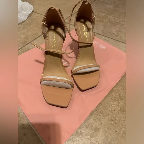 NWOT Miss Lola Dark Nude Patent Heels - Picture 6 of 8